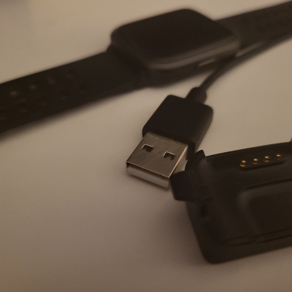 Yamay - Black Smart Fitness Watch with charger - Picture 13 of 13